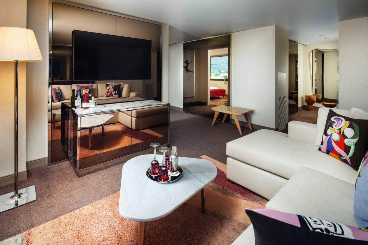 One Bedroom Deluxe Suite 2 Double