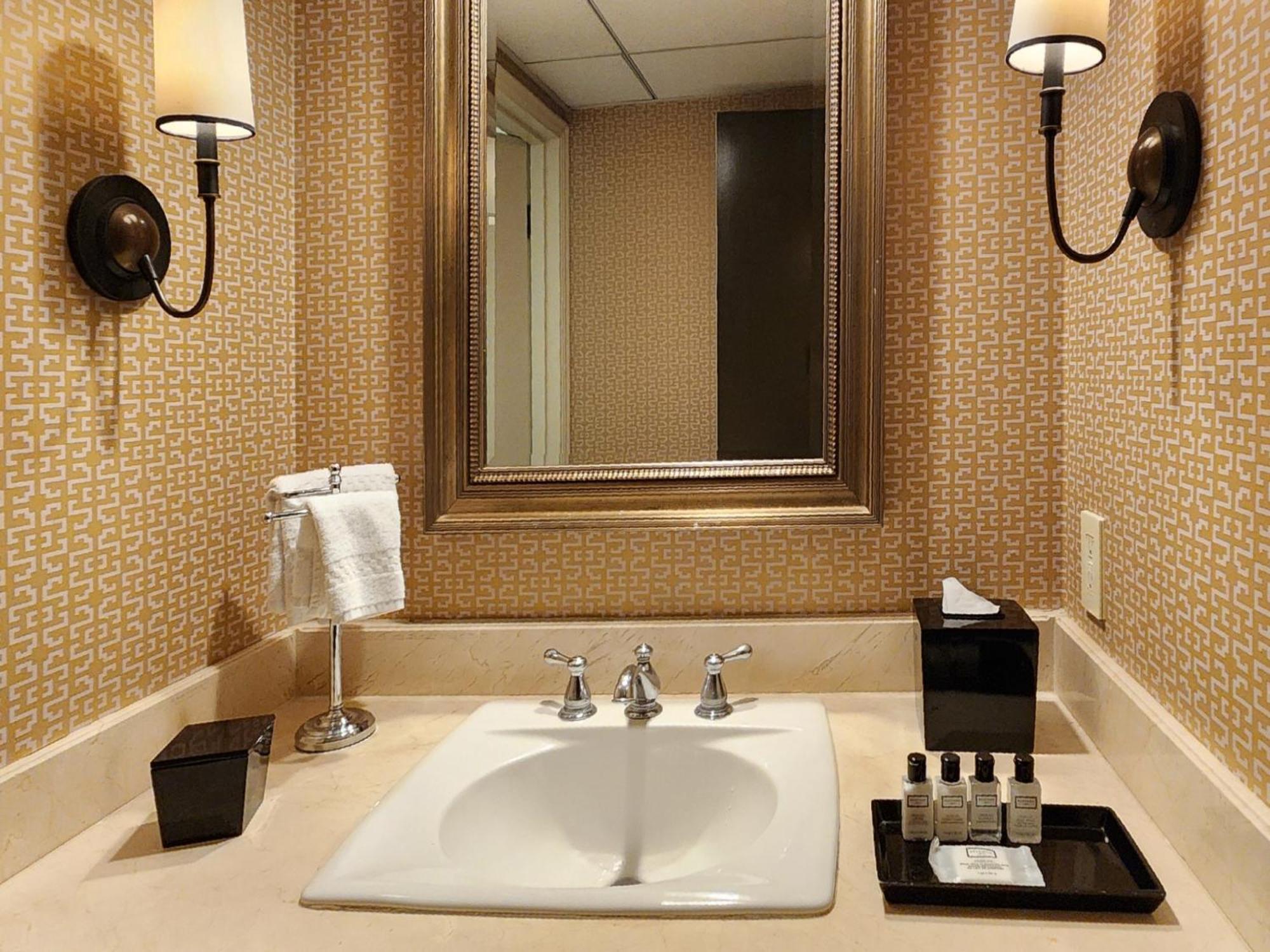Deluxe Queen Room,1553278813:JPEG